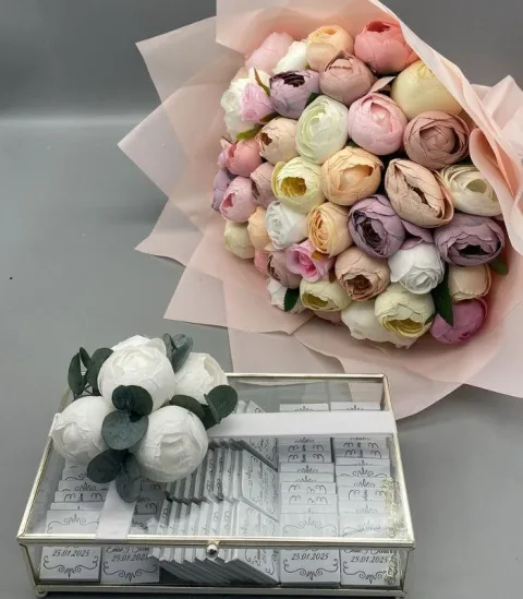 İsteme Çiçeği ve Çikolatası Pembe Lila Güller ve Silver Çikolata Kutusu