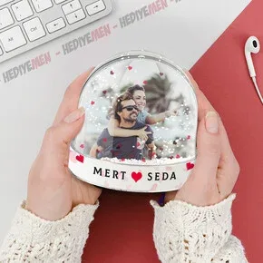 Bayan Sevgiliye Hediye Kar Küresi