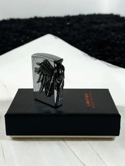 Amazon Kadın Kabartmalı Zippo Çakmak
