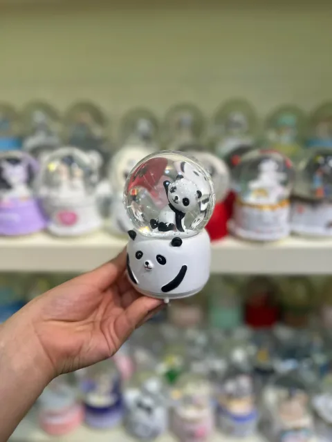 Sevimli Panda Figürlü Orta Boy Kar Küresi