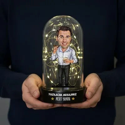 Puro İçen Havalı Adam Karikatürlü Işıklı Fanus Biblo