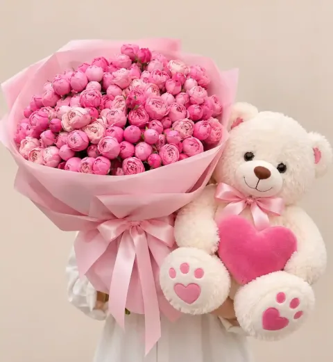 Pembe Çiçek Buketi ve Kalpli Peluş Ayıcık.
