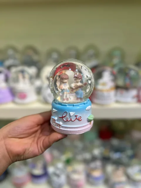 Gitar Çalan Sevgili Orta Boy Kar Küresi