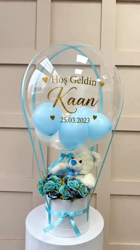Balonlu Erkek Bebek İçin Doğum Çiçeği