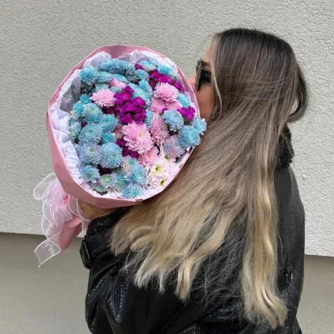 Pink Azure Premium Pembe Canlı Krizantem & Mavi Santini Buket