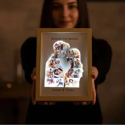 Kabartmalı Işıklı ve 18 Fotoğraflı Çerçeve