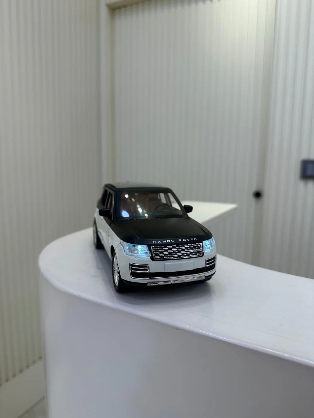 Range Rover SV White Black Maket Araba