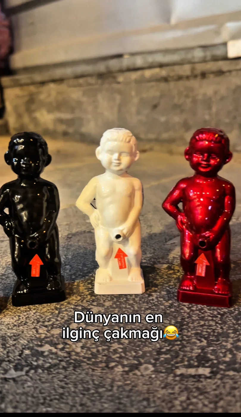 Ayakta İşeyen Esprili Bebek Çakmak