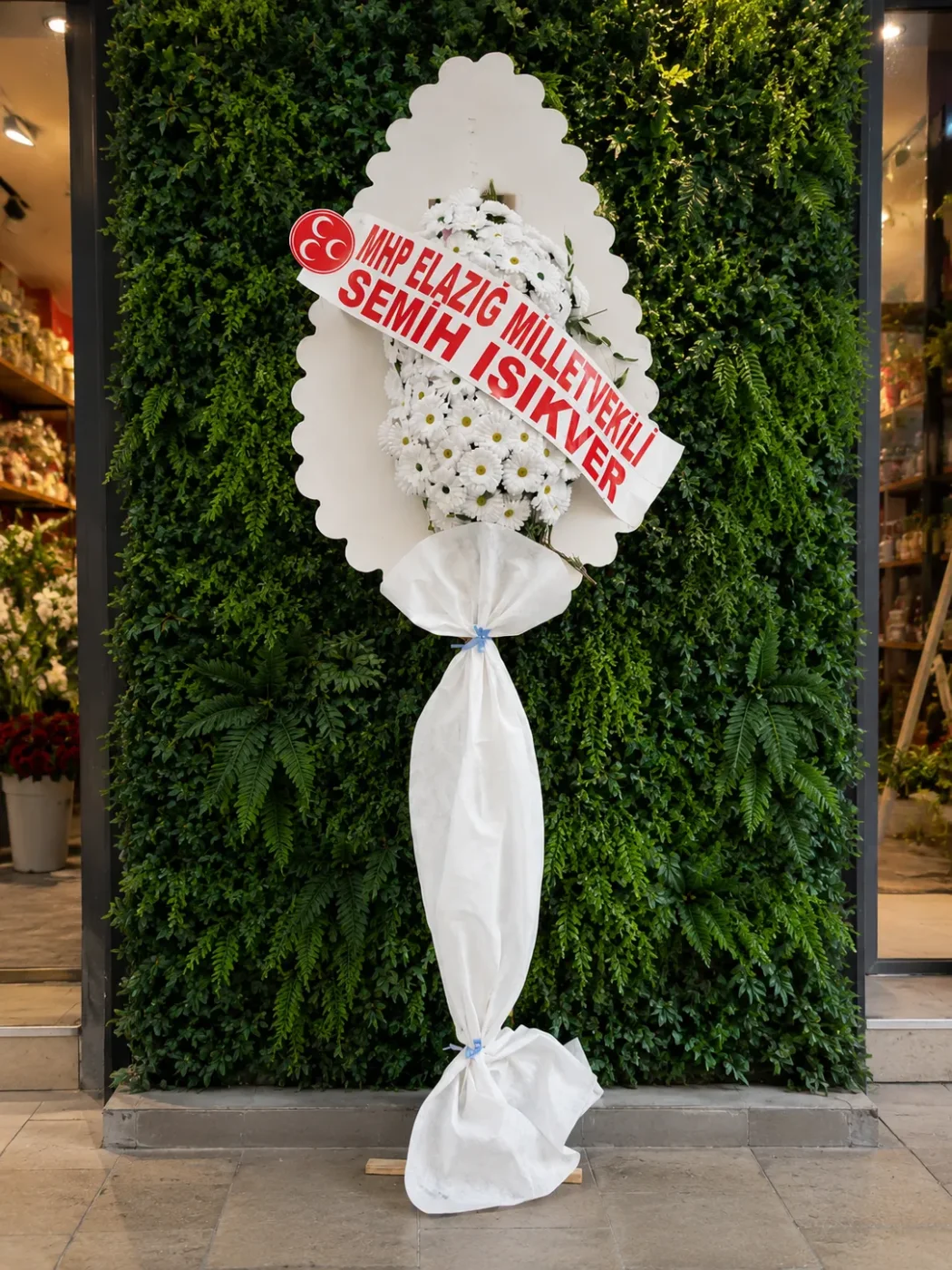 Canlı Çiçekli Zarif Açılış Çelengi