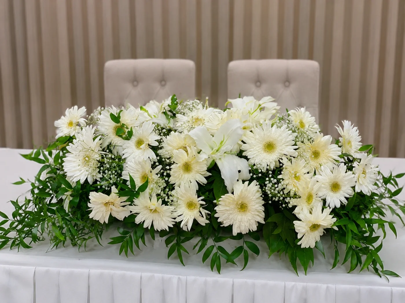 Beyaz Gerbera Düğün Masa Çiçeği