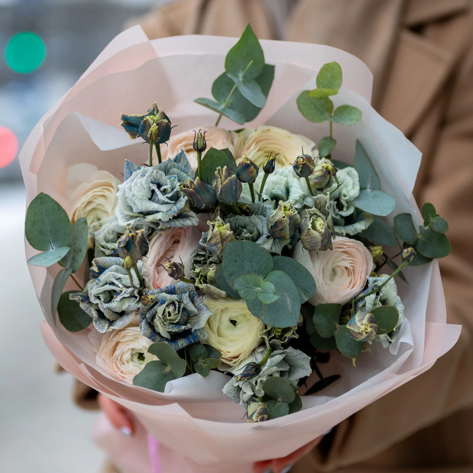Ranunkulus, Lisianthus ve Okaliptüs Buketi