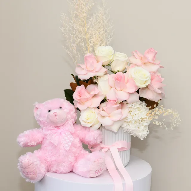 Vazoda Çiçek ve Peluş Kız Bebek Seti