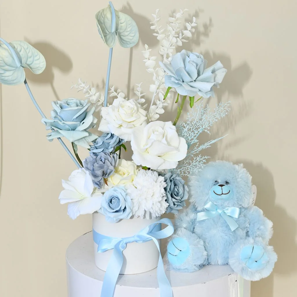 Vazoda Yapay Çiçek ve Peluş Bebek Seti