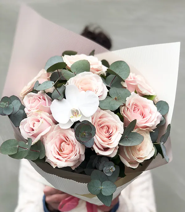 10 Pembe Gül ve Orkide Buketi