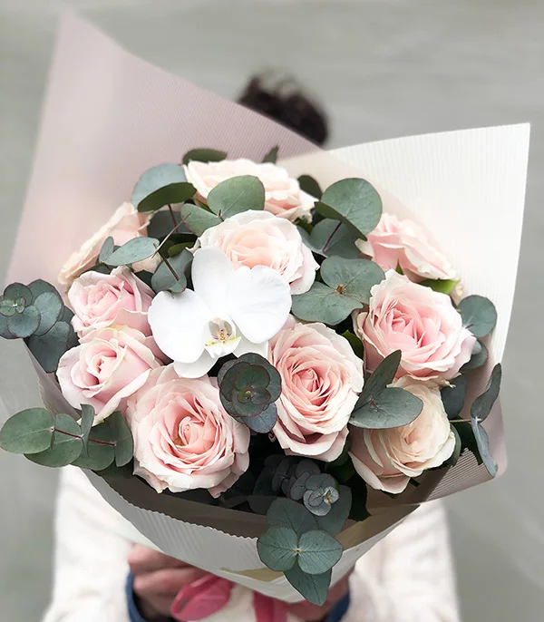 10 Pembe Gül ve Orkide Buketi