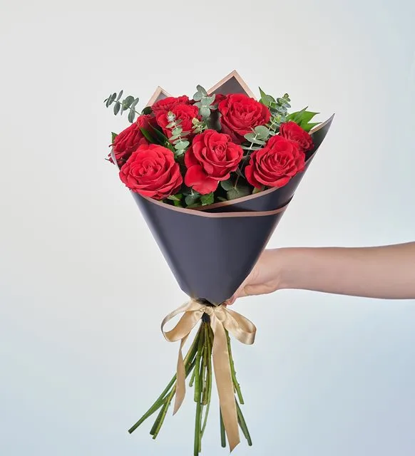 9 Kırmızı Gül Buketi – Tasarım 1