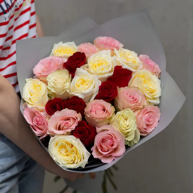 25 Karışık Gül Buketi – 50 cm