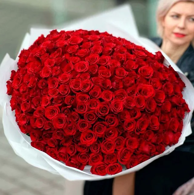 251 Kırmızı Gül Buketi