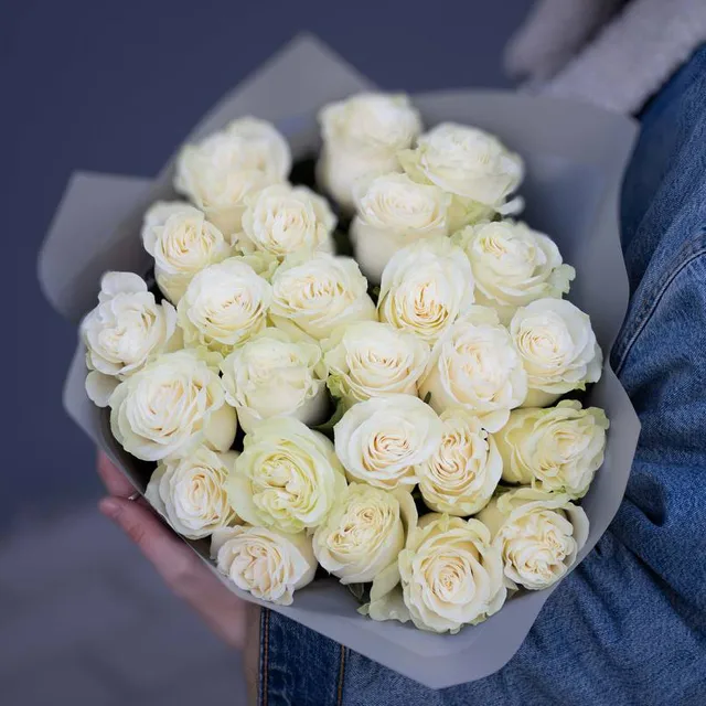 25 Beyaz Gül Buketi – 70 cm – Tasarım 1